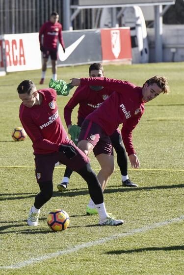 Tottenham keen on loan move for Atleti midfielder Gaitán