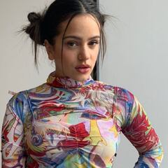 Rosalía accepts 2023 Grammy Award from her bed