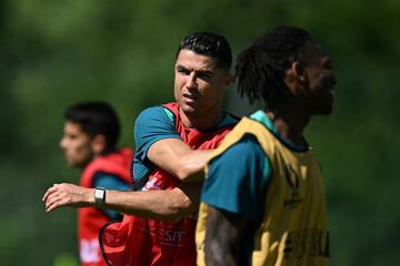 Portugal's forward #07 Cristiano Ronaldo and teammates 