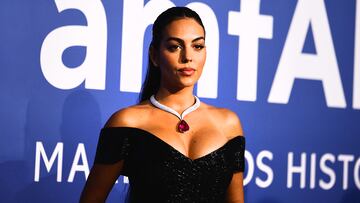 Georgina Rodríguez durante la alfombra roja de la gala béfica amfAR celebrada en el Hotel du Cap-Eden-Roc.