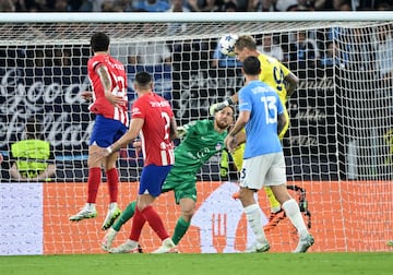 En el minuto 94 vino vino el desastre cuando el portero de la Lazio nacido en Pordenone (una ciudad italiana, capital de la provincia homónima) subió al área contraria para intentar buscar el gol del empate.