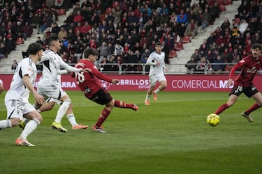 Si el Mirandés no se queda en Segunda, no será por Javi Hernández. El centrocampista sigue mostrando un alto nivel; y ante la Cultural anotó tras una jugada en la que nunca perdió la fe.