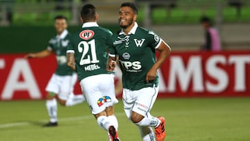 Futbol, Santiago Wanderers vs Melgar
 Copa Libertadores de America 2018
 El jugador de Santiago Wanderers Rafael Viotti, derecha, celebra con sus compaeros su gol contra Melgar durante el partido de ida de la segunda fase de la llave 8 de la Copa Libertadores disputado en el estadio Elias Figueroa de Valparaiso, Chile.
 30/01/2018
 Sebastian Cisternas/Photosport
 
 Football, Santiago Wanderers vs Melgar
 Copa Libertadores Championship 2018
 Santiago Wanderers player Rafael Viotti, right, celebrate with teammates scoring against Melgar during the group stage 8 second phase of the Copa Libertadores Championship at the Elias Figueroa stadium in Valparaiso, Chile.
 30/01/2018
 Sebastian Cisternas/Photosport