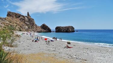 Se trata de una cala virgen en la que se puede practicar buceo y snorkel debido a sus aguas transparentes, en las que se puede observar todo tipo de fauna marina.

