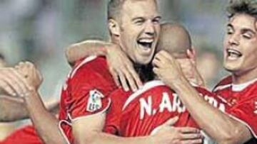 <b>SEGUIR ARRIBA. </b>La plantilla grana cierra filas para batir al Alav quieren seguir en ascenso.