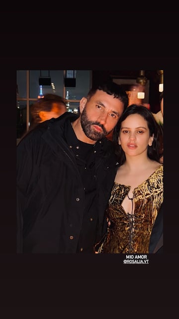 Riccardo Tisci, diseñador de moda italiano, junto a la cantante española Rosalía.