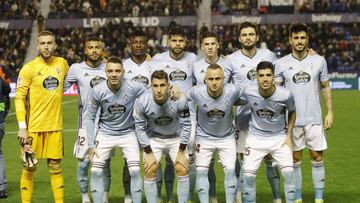 El once titular del Celta posa en formación para los medios gráficos en el Ciutat de Valencia.