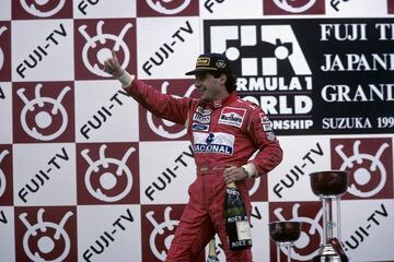 Prost se proclamó campeón en Portugal, la cita anterior, por cuarta vez, pero Senna llegaba a Suzuka con ganas de cerrar a lo grande la temporada con un McLaren de motor Ford que poco pudo hacer ese año contra el Williams Renault del francés. Ayrton venció la carrera tras salir segundo por detrás de Alain y sumaría su victoria 40, la penúltima, una cifra redonda que solo han alcanzado cuatro pilotos más en la historia. Aunque aquella carrera sería más recordada por la bronca que tuvo con Irvine por desdoblarse con una maniobra peligrosa y que cerró con una bofetada al norirlandés.