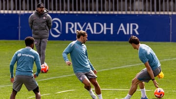 Griezmann, en un ejercicio en la sesi¨®n de entrenamiento del Atl¨¦tico.