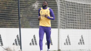 Rüdiger trota en solitario durante el entrenamiento del Real Madrid el 7 de febrero de 2024.