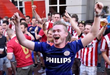 Así celebra Santiago Arias el título con el PSV en Eindhoven