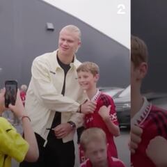 Watch what Haaland does when he takes a photo with a fan
