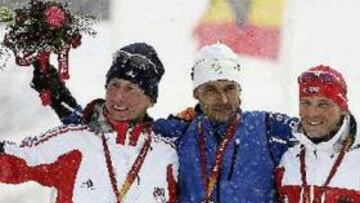<b>15 KM ESTILO CLÁSICO. </b>El estonio Andrus Veerpalu revalidó el título olímpico. Le acompañan en el podio el checo Lukas Bauer, plata, y el alemán Tobias Angerer, bronce.
