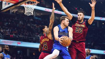 Luka Doncic durante el partido que enfrent&oacute; a los Dallas Mavericks y a los Cleveland Cavaliers