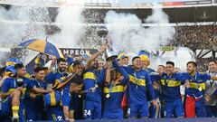 AMDEP826. CÓRDOBA (ARGENTINA), 22/05/2022.- Jugadores de Boca celebran con el trofeo hoy, al ganar la final de la Copa de la Liga Profesional argentina frente Tigre en el estadio Mario Alberto Kempes en Córdoba (Argentina). EFE/Ariel A. Carreras
