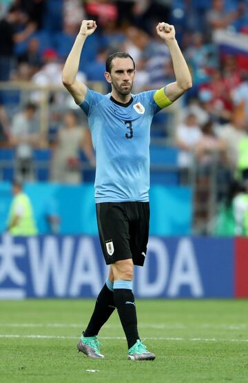 El capitán uruguayo es el comandante de la zaga defensiva, la cual no ha recibido gol en lo que va del Mundial, gracias al excelente trabajo del número tres, que con garra defiende su arco.