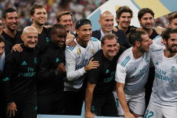 Cristiano Ronaldo celebró con sus compañeros el triunfo.
