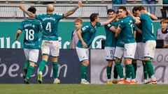 FERROL, 26/05/2024.- Los jugadores del Racing Ferrol celebran el gol del empate ante el Leganés durante el encuentro de la jornada 41 de LaLiga Hypermotion que Racing de Ferrol y Leganés disputan hoy domingo en el estadio de A Malata, en Ferrol. EFE/Kiko Delgado
