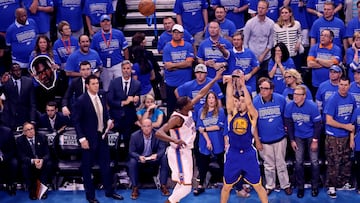 Golden State Warriors guard Klay Thompson (11) scores over Oklahoma City Thunder forward Kevin Durant (35) during the fourth quarter in game six of the Western conference finals of the NBA Playoffs at Chesapeake Energy Arena.