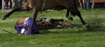 Grand National 2015. Ruby Walsh se va al suelo.