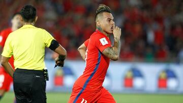 Eduardo Vargas suma minutos en el Tigres de México, pero el técnico colombiano aún no lo llama a la selección. Sin embargo, abrió una puerta para una eventual citación del delantero.