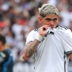 Palacios pone a Colo Colo cerca del título: ¡polémica jugada en Macul!