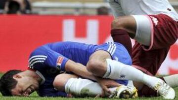 <b>SIN MUNDIAL.</b> Ballack no podr¨¢ disputar el Mundial por esta entrada de Boateng.