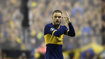Argentina's Boca Juniors midfielder Uruguayan Nahitan Nandez acknowledges the crowd during his last match with the team during the Copa Libertadores sixteen round second leg football match against Brazil's Athletico Paranaense at the "Bombonera" stadium in Buenos Aires, Argentina, on July 31, 2019. (Photo by JUAN MABROMATA / AFP)
