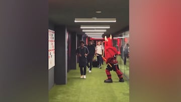 Endrick’s awkward exchange with Mallorca mascot goes viral