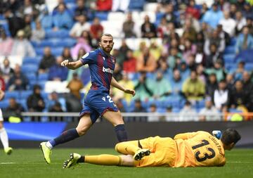 Real Madrid 3-1 Levante | Morales le puso un buen balón al exmadridista que no falló para poner el 3-1 en el marcador. 