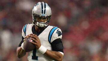 En su primer juego a su retorno a los Panthers, Newton pasó para un touchdown y corrió para otro en la victoria de Carolina sobre los Cardinals.