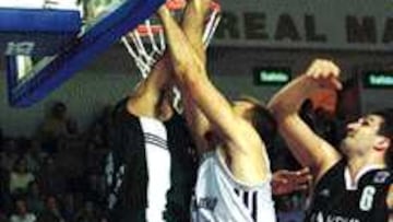 IMPOTENTE. Tabak estuvo gris y muy desacertado en los tiros libres.