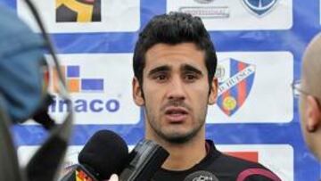 <b>TODOS LISTOS Y ONCE DE GALA</b> Calderón dispone de todos los futbolistas, a excepción de Larrosa, tercer portero. Así, el Huesca saldrá en Murcia con el que es probablemente su once de gala. Y Sastre será el cerebro, como siempre.