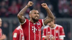 Bayern Munich&#039;s Chilean midfielder Arturo Vidal celebrates after scoring during the German First division Bundesliga football match Bayern Munich vs Hannover 96 on December 2, 2017 in Munich. / AFP PHOTO / DPA / Sven Hoppe / Germany OUT / RESTRICTIONS: DURING MATCH TIME: DFL RULES TO LIMIT THE ONLINE USAGE TO 15 PICTURES PER MATCH AND FORBID IMAGE SEQUENCES TO SIMULATE VIDEO. == RESTRICTED TO EDITORIAL USE == FOR FURTHER QUERIES PLEASE CONTACT DFL DIRECTLY AT + 49 69 650050 