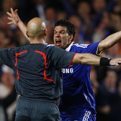 Obi Mikel y el día de Ovrebo: "Fue un caos, se rompieron mesas..."