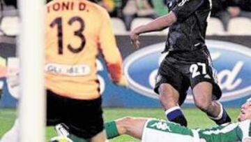 <b>KOMPANY, DE LO MEJORCITO. </b>Este es el momento en que el joven defensa del conjunto belga consiguió marcar el único gol del choque.