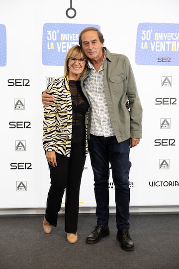 Gemma Nierga con el escritor y colaborador de 'La Ventana', Isaías Lafuente.
