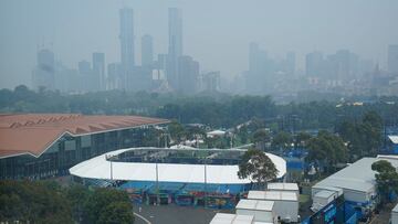 Imagern de la ciudad de Melbourne entre el humo de los incendios en Australia de 2020.