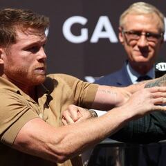 Canelo y Plant enloquecen y se lían a golpes en rueda de prensa