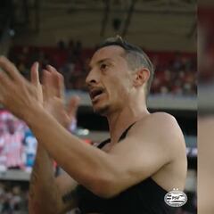 ¡Todo un ídolo! Así recibió la afición del PSV a Guardado