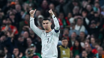 Dublin (Irlanda), 13/11/2025.- Portugal's Cristiano Ronaldo leaves the field after receiving a red card during the 2026 FIFA World Cup European Qualifiers Group F soccer match between Ireland and Portugal, in Dublin, Ireland, 13 November 2025. (Mundial de Fútbol, Irlanda) EFE/EPA/JOSE SENA GOULAO