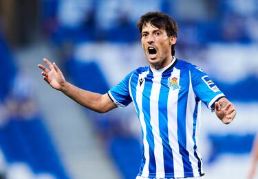 En 2021, fue titular en la final de la Copa del Rey aplazada por el COVID ante el Athletic, siendo clave para que la Real Sociedad levantara un título 34 años después. Con la Real ha llegado a jugar más 80 partidos, alcanzando la cifra de 900 encuentros en su trayectoria profesional, algo al alcance de muy pocos.