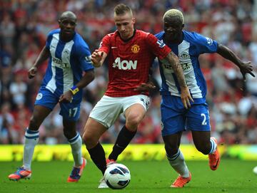 El lateral izquierdo de Manchester United fue campeón de la Premier League 2012 - 2013.