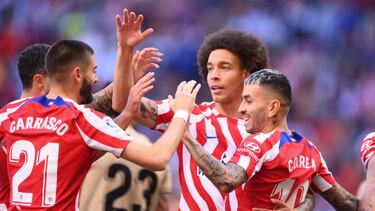 Carrasco, Witsel y Correa celebran uno de los goles del Atlético.