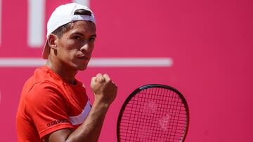 Lisbon (Portugal), 30/04/2022.- Argentina's tennis player Sebastian Baez in action during the match of the Estoril Open Tennis tournament against Spanish opponent Albert Ramos-Vinolas in Estoril, near Lisbon, Portugal, 30 April 2022. (Tenis, Lisboa) EFE/EPA/TIAGO PETINGA