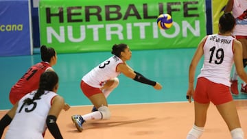 Una jugadora peruana en acción.