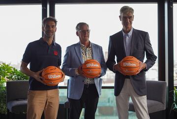 José Manuel Calderón, Kevin Murphy y Antonio Martín, con el balón.