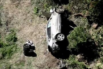 El  automvil de Tiger Woods tras el accidente de trfico en el suroeste de Los ?ngeles, California (EE.UU).