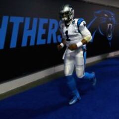 Carolina Panthers acquire first overall draft pick in trade with Chicago Bears