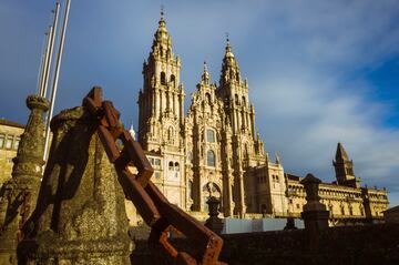 En la foto, vista de la fachada barroca de La Catedral de Santiago en la plaza del Obradoiro.